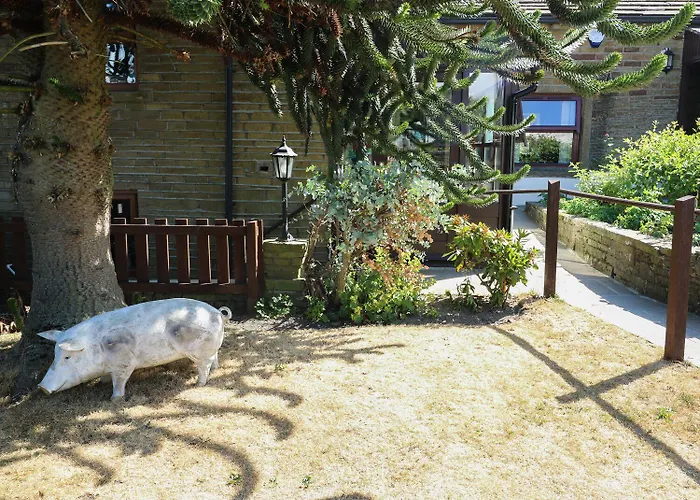 West End House * Bradford (West Yorkshire)